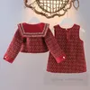 Jul Little Girls Clothes Set Xmas Toddler Kids Red Plaid Woolen Outfits Children Navy Lapel Långärmad kappa Bågar Tie Vest Dress 2st Z5757