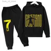 Set di abbigliamento Set con cappuccio per bambini stampato Ronaldo più pantaloni in felpa di velluto autunno e inverno Set da 2 pezzi per ragazzi e ragazze abbigliamento sportivo nero T231204