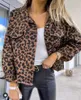 Chaquetas de mujer Mujeres Primavera Otoño Chaqueta de mezclilla Estampado de leopardo Forma retro Botón-up Front Bomber Manga larga Vintage Jean Trucker