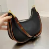 디자이너 여성 AVA 겨드랑이 숄더 가방 2021S Paris Vintage Cowskin Half Moon Handbags 정품 가죽 클러치 여성 크로스 바디 백 3174