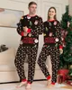 Conjuntos de ropa Conjunto de pijamas a juego para la familia de Navidad Llegadas 2023 Árbol de Navidad Santa Deer Print Adultos Niños Pjs Bebé Mono Ropa para perros 230111