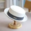 Berretti Moda Inverno Uomo Donna Berretto di lana a tesa corta Flat Top Semplice cappello di feltro britannico Chapeu Fedora in Europa America