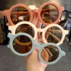 Gafas de sol Gafas esmeriladas para padres e hijos para niños Sombras decorativas de pasarela para niños de 1 a 8 años de moda