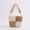 Kvällspåsar 2023 färg blockerad imitation mink plysch kvinnors handväska koreansk stil mode enkel liten väska päls