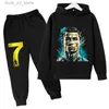 Kläderuppsättningar Ronaldo tryckt barns hoodie-uppsättning plus sammet tröja byxor hösten och vinter 2-deluppsättningar pojkar och flickor svarta sportkläder T231204