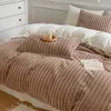 Bettwäsche-Sets Hochwertiges, verdicktes Kunstkaninchenfell-Bettbezug-Set mit Bettlaken für den Winter und Herbst, warme Königin-Wärme-Sets 231204