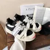 Sapatos 2024 tan jiancis mesma lona para mulheres nova primavera e outono sorriso aberto sola grossa mendigo pouco branco esportes sapatos de tabuleiro