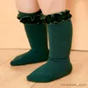 Barn strumpor baby ruffle socks barn spädbarn flickor knä hög socka småbarn flicka solid bomullsspets blomma lång julstrumpa för 0-3 år gåva