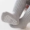 Calcetines para niños Ladka recién nacido bebé niña niño calcetines invierno grueso cálido bebé hasta la rodilla calcetines largos para niñas niños suave calcetín antideslizante 0-4Y R231204