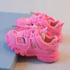 Кроссовки весенняя детская спортивная обувь для мальчиков и девочек модная неуклюжая детская милая повседневная детская обувь ярких цветов 231204