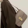 Demellier British Vancouver Tofu Bag Borsa piccola da donna a tracolla quadrata in pelle con una spalla288O