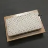 NIEUW Vergelijk met vergelijkbare items Vrouwen en mannen lange stijl portefeuilles panelen Spiked Clutch Bags patent echte leer klinknagels ba286u