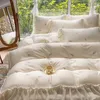 Sängkläder set silkeslen uppsättning broderi spets sängkläder set fast färg 100 satin silk täcke med kudde drottning king ark 231204