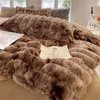Zestawy pościeli Faux Rabbit Fur Autumn Winter Set Plush Skin Friendly oddychający ciepło przytulne okładki Queen Quilt Sets 231204
