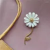 Broches à la mode pour femmes, broche élégante en alliage de fleurs blanches, petite marguerite, bijoux pour femmes, cadeau, décoration de chemise pour robe