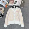 Damesbreien TEES TEES Designer Brand Arc de Triomphe 2023 vroege herfst Nieuwe kleur geweven garen Imitatie Mink pluche ronde nek lange mouwen Cardigan Sweater N Women XQB5