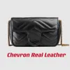 Marmont Chevron Leather Super Mini Bag anel de chave dentro do anexo a uma grande bolsa de forma suavemente estruturada Fechamento do retalho com let213h duplo