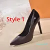 Chaussures habillées Classique chaussure de bateau à talons hauts Designer rivet en cuir talon épais talons hauts peau de vache bouton en métal femmes lettre pointue chaussures