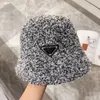 Plush Fisherman Hat Triangle Mark jesień i zima dzika Korea Południowa ciepły wiadro kapelusz damski na lenów czapki ochronne