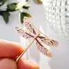 Vintage Trendy Purple Metal Dragonfly Plant Animal Brosch för Women Girl Wedding Party Collar Smycken Tillbehör Gåvor