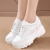 Chaussures augmentant la hauteur Fujin 8 cm en cuir microfibre femmes chaussures décontractées plate-forme coin talon caché chaussures d'été plate-forme grosses baskets mode blanc 231204