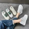 Höjd ökar skor vita sneakers för kvinnor dolda häl läder casual plattform sport tennis kvinnlig bekväm och elegant nät sneaker 231204