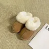 スポーツ2024 Zhou dongyus同じ革と毛皮統合雪のブーツ冬の温かく肥厚した綿の短袖カジュアルシングルシューズハーフスリッパ