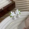 スタッドイヤリング新鮮な白いガーデナフレンチスタイルの花と緑の葉の高品質のパールジェントルスーパーグッドジュエリー