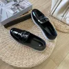 Mocasines de diseñador Zapatos de gamuza de cuero cepillado de una sola pieza Zapatos de vestir cómodos Oxford patentados Zapatillas de deporte clásicas mate para mujer al aire libre