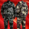 Herrspårar Arbetskläder Autumn Winter Plush Multi Pocket Camouflage Set Thighted Wear-Resistent Warm Labour Protection Clothing