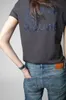 24SS ZADIG VOLTAIRE TOP MODA TREND TASARIMCI KÜÇÜK TROVER T-SHIRT Basit Yaz Pamuklu Yeni Gitar Mektup Damga Baskı U Boyun Beyaz Klasik Stil Kadın Gelgit Polos Tees ZV