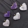 Pendentif Colliers Naturel Amethyst Cluster Love Heart Collier Pierres de guérison irrégulières Spécimen de cristal blanc Décoration CraftsPe203M