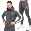 Tute da uomo Tuta da uomo Jogging Palestra Sport Fitness Patchwork in cotone Cardigan stampato Felpa con cappuccio con cerniera Pantaloni sportivi Set a due pezzi