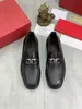 Formel noir hommes designer chaussures habillées boucle en argent mode de luxe doux slip sur hommes chaussures d'affaires décontractées mariage bal soirée chaussure