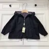 Nouvelle veste de créateur pour bébé Double face utilisation manteau pour tout-petits Taille 90-170 Impression complète de lettres vêtements pour enfants vêtements d'extérieur pour enfants Nov25