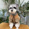 デザイナー犬服ブランドドッグアパレルクラシックレターパターンラグジュアリードッグジャケットウォームペットコート子犬冬のクロークスモールドッグシュナウザープードルハバネーゼカーキS A504