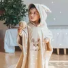 Towels Robes Cartoon Bear Rabbit Embroidered Baby Bath Towel Hooded Ponch born Bathrobe Infant Toddler Soft Receving Blanket Swaddle Wrap 231204