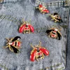 ピンブローチ昆虫のブローチ光沢のあるクリスタル小さなテレディバードブローチピンカラフルな蜂の女性ラペルピン衣類ジュエリーアクセサリー231202