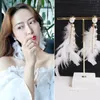 Boucles d'oreilles à clous pour femmes, mode élégante, douce, romantique, exagérée, grande plume blanche, tempérament féerique, glands en perles, 2023