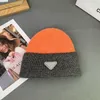 Berretto di design di lusso Splice Colori Cappelli Cappello invernale lavorato a maglia di moda Cappelli casual senza tesa versatili unisex Cappelli caldi di cashmere per uomo e donna Dropshipping