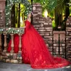 Rode Glanzende V-hals Uit De Schouder Baljurken Quinceanera Jurken Kralen Applique Kant Bloem Met Cape Vestidos De 15 Anos