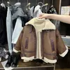 Piumino per bambini addensato giacca in pelle di velluto 2023 inverno nuove ragazze dei ragazzi caldo cappotto di cotone moda bambini bambino moto Pu capispalla Q231205