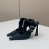 ハイヒールアーモンドの形のつま先ブレードクリスタル組織サテンポンプサイドバックルパーティードレスシューズスティレットヒール女性の高級デザイナー工場靴