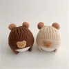 Gebreide Babymuts Met Oorkleppen Schattige Beer Pompom Kindermuts Beanie Warme Herfst Winter Jongens Meisjes Gehoorbescherming Motorkap Caps GC2497