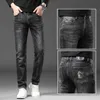 Męski projektant dżinsów Czarne i szare dżinsy dla mężczyzn High-end Slim Fit Małe proste nogi jesienne i zimowe spodnie męskie, elastyczne hafty, wszechstronne spodni