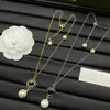 Colliers de luxe de créateur de mode, bijoux avec lettres, boucles d'oreilles pour femmes, longue chaîne exquise, accessoires de marque, cadeau pour amoureux