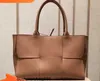 Damen Designer -Taschen Bottegvveneta Totes Taschen Leder gewebte Handtaschen große Tasche für Frauen im Herbst 2023 Strukturierte große Tasche gewebte Tasche für Frauen in echten Lea Hbws