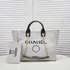 حقيبة Tote كتف CC Designer Handbag Deauville Shopping Canvas Beach Chain Strap Fashion Women with Wallet Wallet Classic FenceFind85e