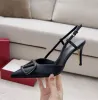 Merk Designer Kleding Schoenen Hoge Hakken Vrouwen Hoge Hakken Puntschoen Schoenen Klassieke Metalen V Gesp Matte Stiletto Hakken 35-44