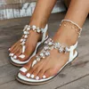 Sandaler Summer Rhinestone Flats thong Sandaler Kvinnor tofflor Dammode Ankle Strap Flats Shoes Female Wedding Sandals 231204